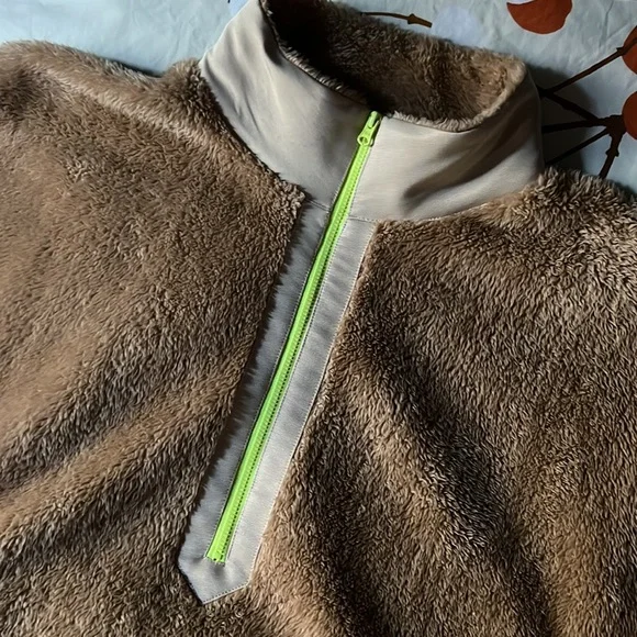 J. crew camel tan Sherpa half zip pullover fleece with neon green zipper - Picture 2 of 11